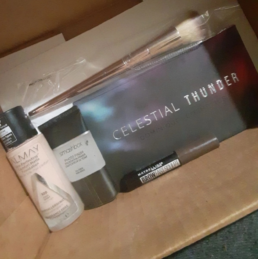 Maybe Bundle : Farah & dominique cosmetics